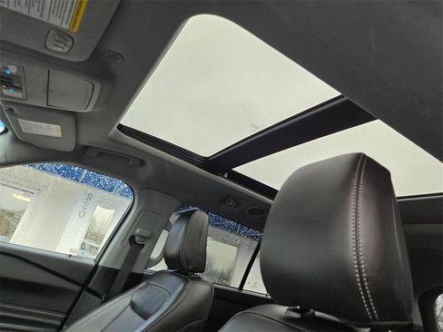 Used 2023 Ford Explorer Limited w/ Limited Technology Package image 13