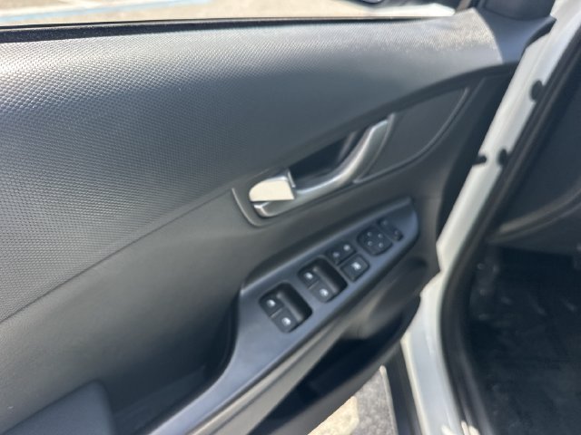 Certified 2021 Hyundai Kona Limited w/ Cargo Package FWD image 17