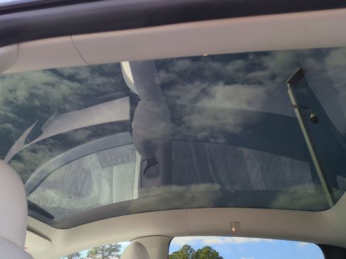 Used 2021 Tesla Model Y 2WD image 28