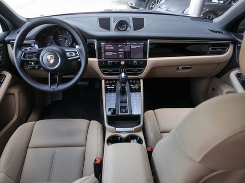 Certified 2026 Porsche Macan AWD/4WD image 32