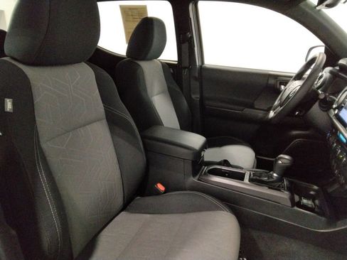 Used 2021 Toyota Tacoma TRD Off-Road image 40