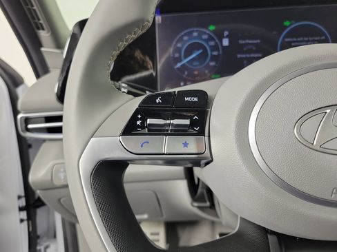 New 2025 Hyundai Elantra SEL image 22