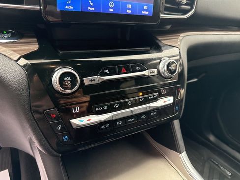 Used 2021 Ford Explorer Limited w/ Equipment Group 301A RWD image 26