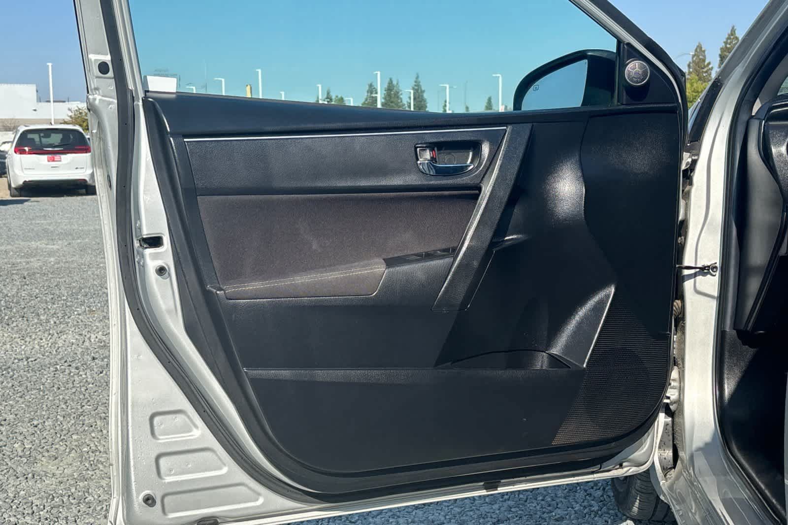 Used 2019 Toyota Corolla LE FWD image 15