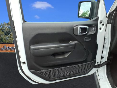 Used 2023 Jeep Wrangler Unlimited Rubicon 4xe w/ Cold Weather Group AWD/4WD image 19