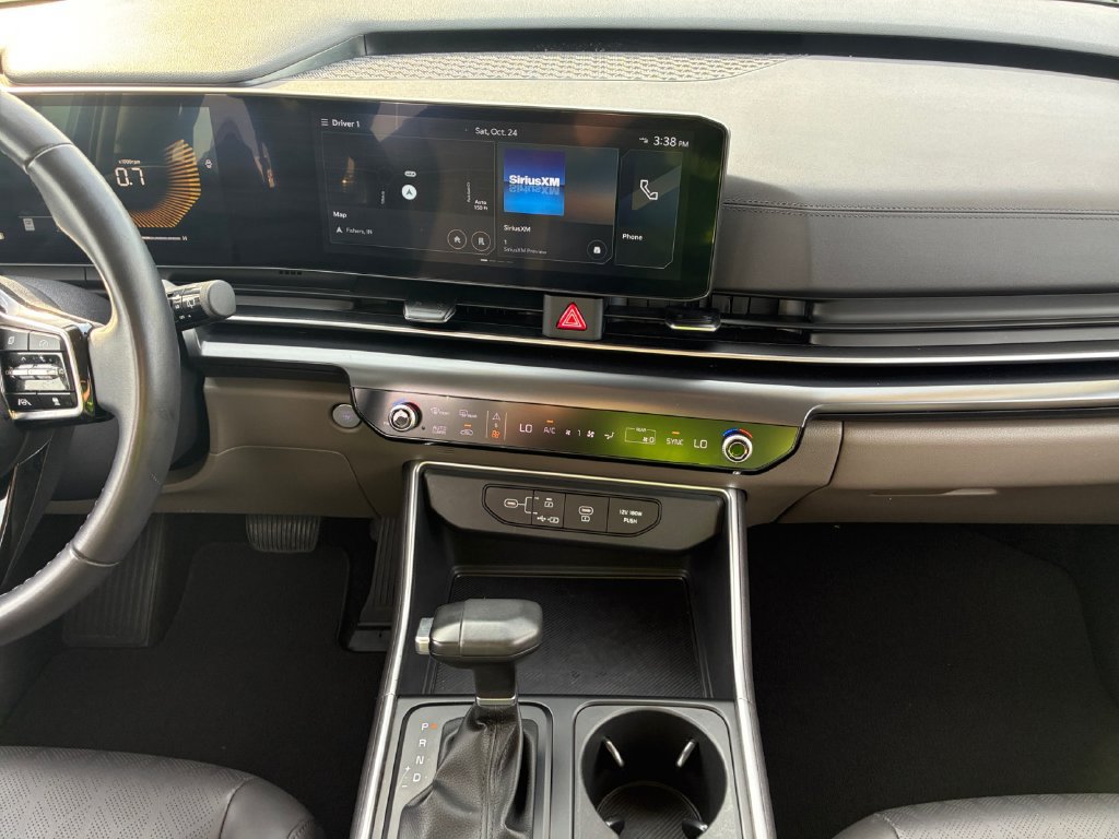 Used 2025 Kia Carnival FWD image 14