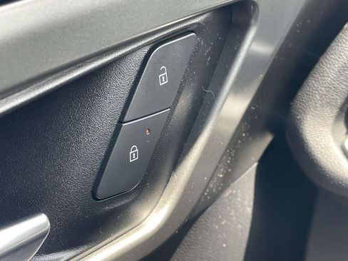 Used 2025 Chevrolet Traverse LT FWD image 24