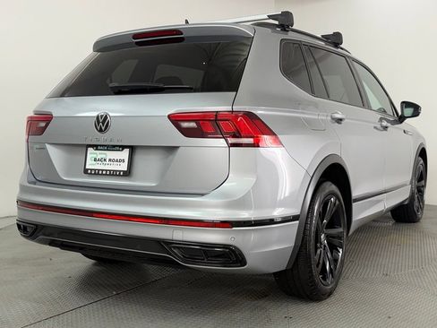 Used 2023 Volkswagen Tiguan SE R-Line FWD image 9