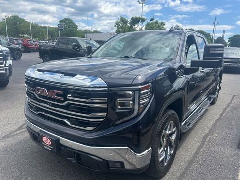 Used 2024 GMC Sierra 1500 SLT w/ SLT Premium Plus Package AWD/4WD image 4