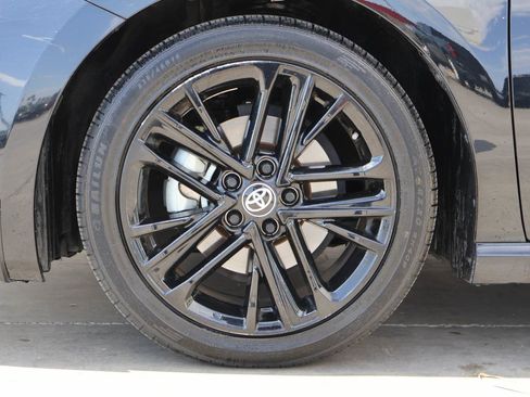 Used 2025 Toyota Camry SE FWD image 6