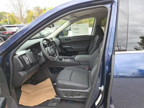 New 2025 Nissan Pathfinder SV w/ Black Appearance Package image 18