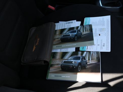 Used 2018 Jeep Renegade Latitude w/ UConnect 8.4 Nav Group image 43