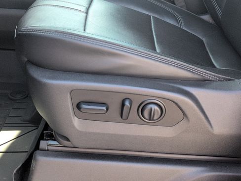 Used 2021 Chevrolet Silverado 1500 High Country w/ Technology Package image 15