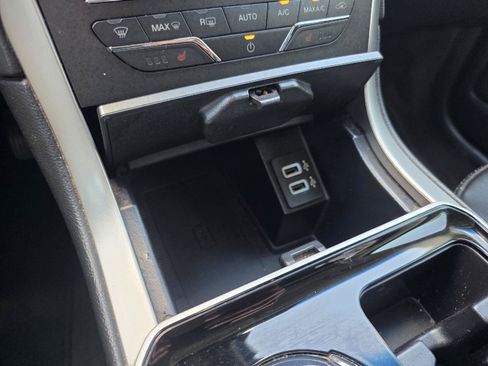Used 2019 Ford Edge SEL w/ Equipment Group 201A FWD image 17