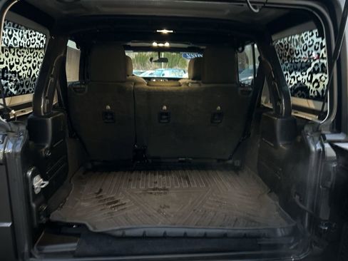 Used 2022 Jeep Wrangler Unlimited Sport image 39