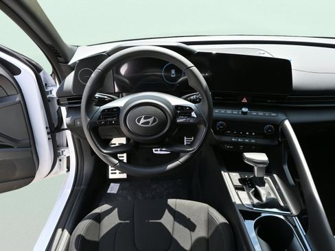 New 2025 Hyundai Elantra SEL image 12