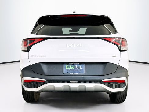 Used 2025 Kia Sportage LX image 7