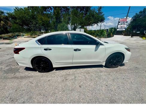 Used 2017 Nissan Altima 2.5 SR w/ Midnight Edition Package FWD image 7