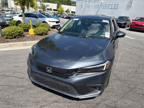 Used 2023 Honda Civic Touring image 4