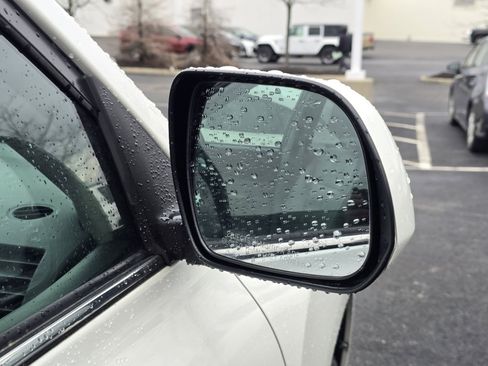 Used 2011 Toyota Highlander SE w/ Tow Pkg image 21