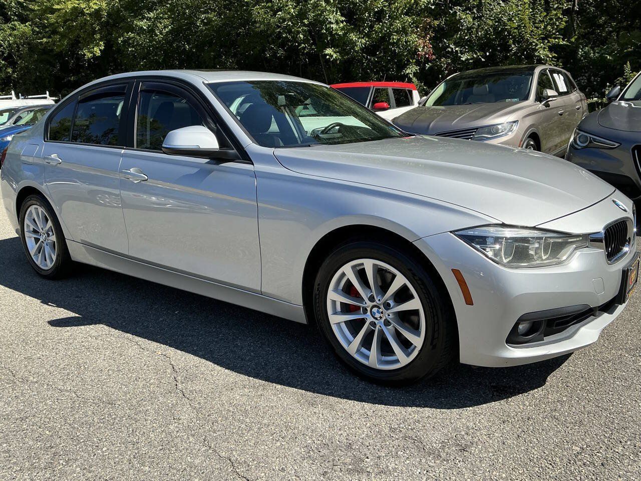 Used 2018 BMW 320i xDrive Sedan AWD/4WD image 3