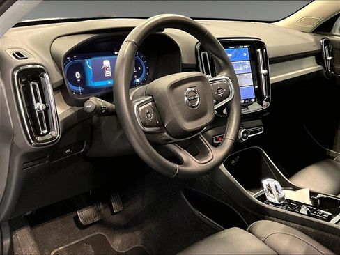 Used 2025 Volvo XC40 B5 Plus image 12
