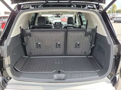 New 2025 Nissan Pathfinder Platinum image 16