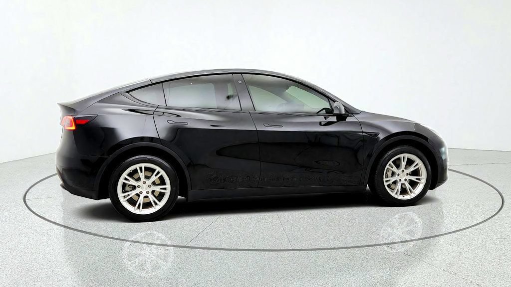 Used 2021 Tesla Model Y Long Range AWD/4WD image 4