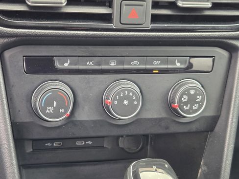 Used 2022 Volkswagen Taos SE image 19