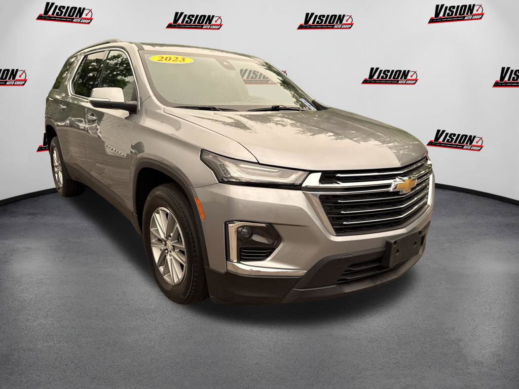 Used 2023 Chevrolet Traverse LT AWD/4WD image 3