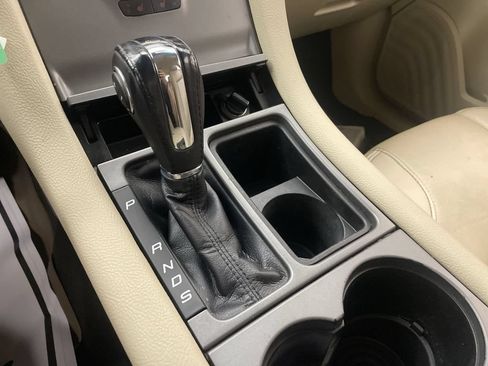 Used 2018 Ford Taurus SEL FWD image 9