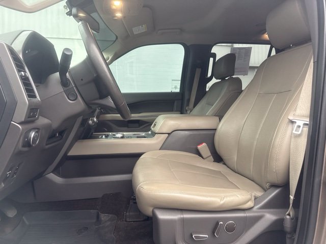 Used 2018 Ford Expedition XLT w/ Equipment Group 202A RWD image 12