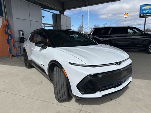 New 2026 Chevrolet Equinox EV RS image 3