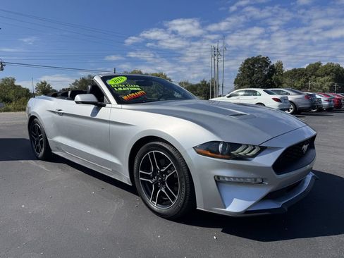 Used 2018 Ford Mustang Premium RWD image 3