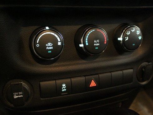 Used 2015 Jeep Wrangler Sport image 23