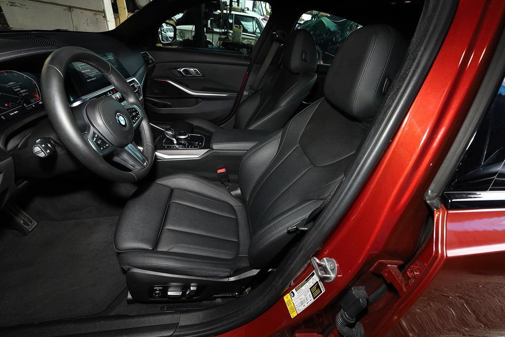 Used 2021 BMW 330i Sedan w/ M Sport Package RWD image 11
