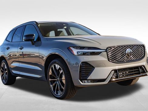 New 2026 Volvo XC60 B5 Plus AWD/4WD image 3