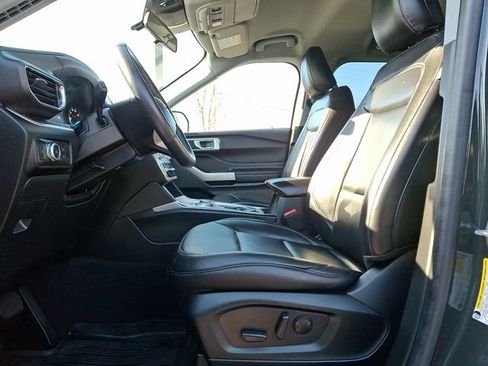 Certified 2022 Ford Explorer XLT w/ Equipment Group 202A image 14