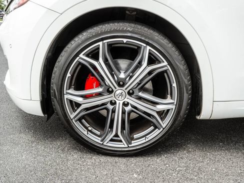 Used 2023 Maserati Levante GT AWD/4WD image 33