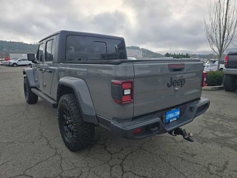 Used 2021 Jeep Gladiator Sport image 3