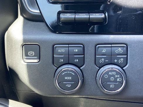 Used 2024 Chevrolet Silverado 1500 High Country w/ High Country Premium Package AWD/4WD image 14