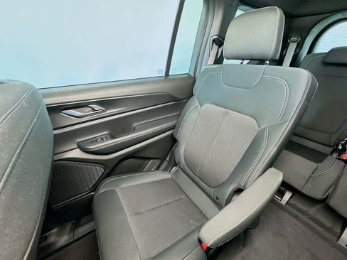 Used 2025 Jeep Grand Cherokee L Laredo w/ Luxury Tech Group I RWD image 12