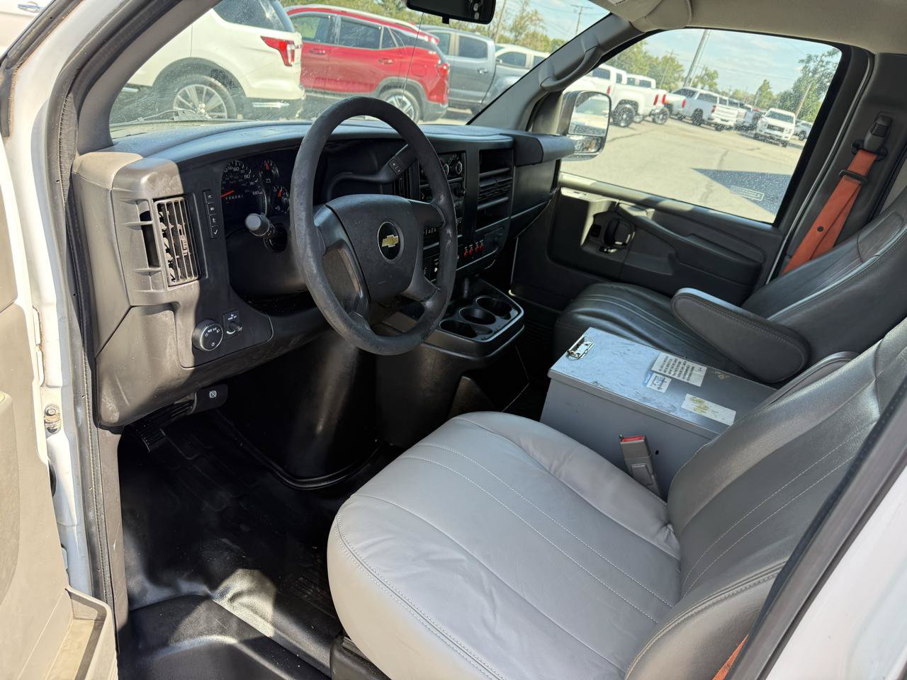 Used 2015 Chevrolet Express 2500 RWD image 11