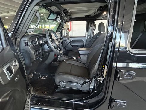Used 2024 Jeep Wrangler Unlimited Rubicon 4xe AWD/4WD image 15