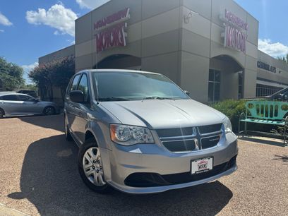 Used 2018 Dodge Grand Caravan SE w/ UConnect Hands-Free Group