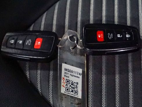 Used 2021 Toyota Highlander XSE image 30