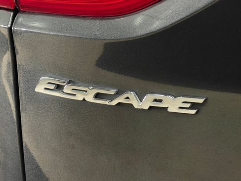 Used 2016 Ford Escape SE w/ SE Leather Comfort Package AWD/4WD image 42
