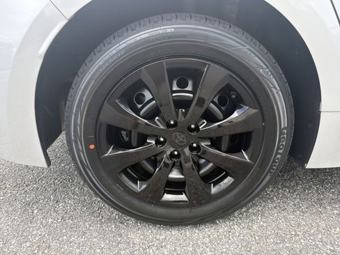Used 2021 Toyota Corolla LE FWD image 27