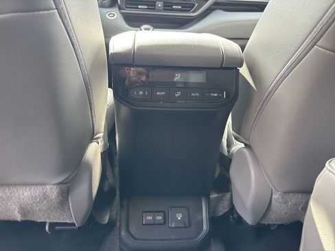 Used 2023 Toyota Highlander Limited AWD/4WD image 32