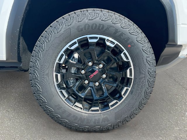 New 2026 GMC Canyon AT4 w/ Technology Plus Package AWD/4WD image 19